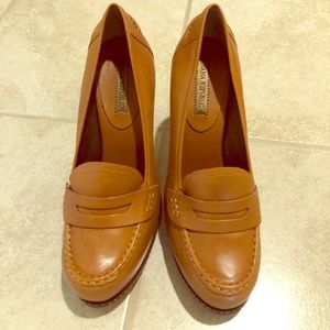 Womens heels 3.5 inches Banana Republic tan